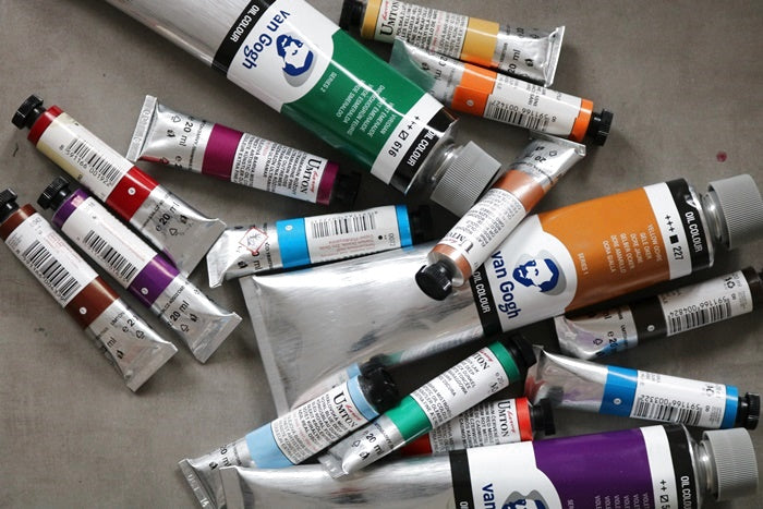 Orientati nel mondo dei colori a olio con noi