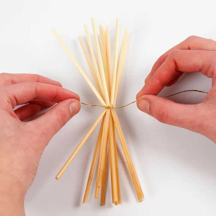 Mini Straw Snowflake Craft Set — image 5