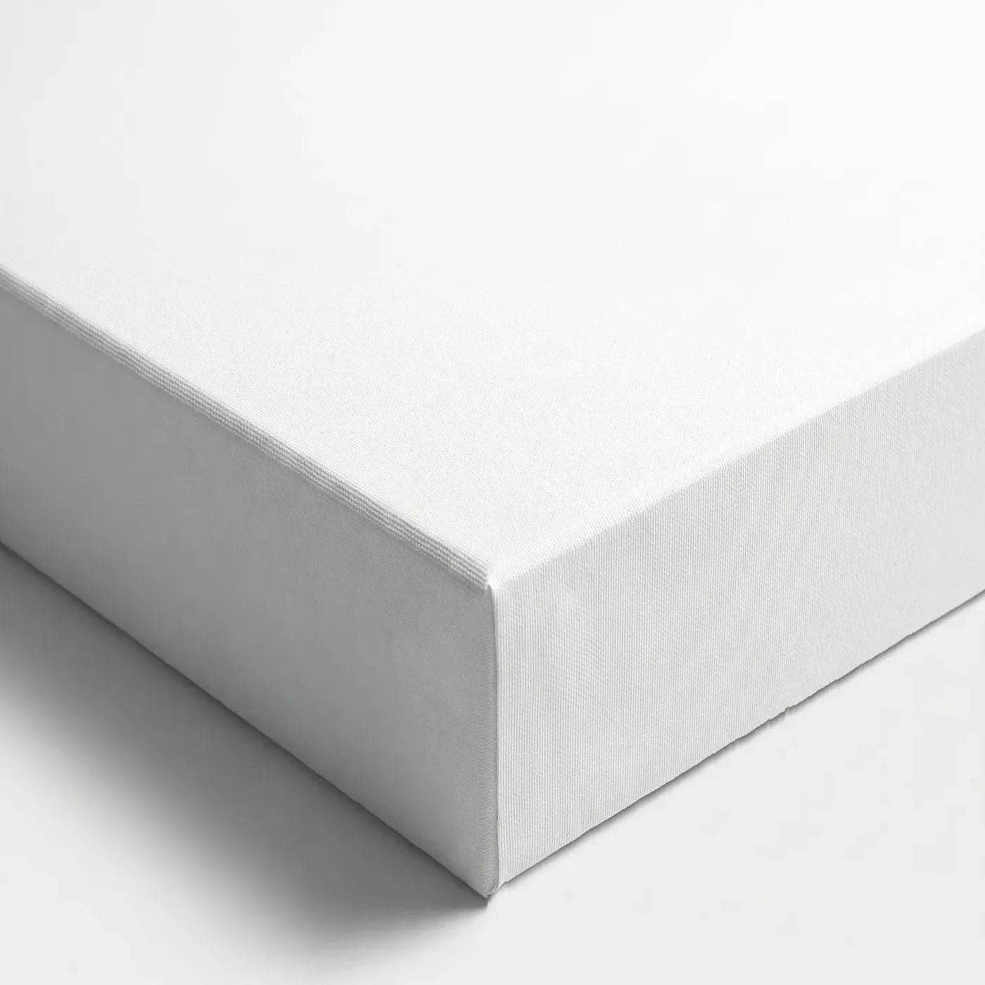 Front corner of the 3D+ canvas — white, double gesso-primed surface and side with a depth of 5.8 cm